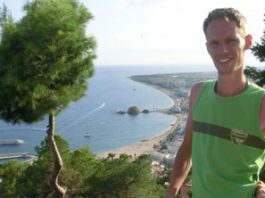 Bijbel lezen tussen de bierkratten