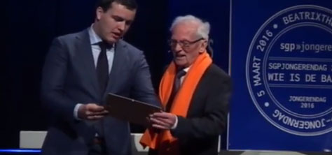 Anne van der Bijl ontvangt Oranje Bovenprijs