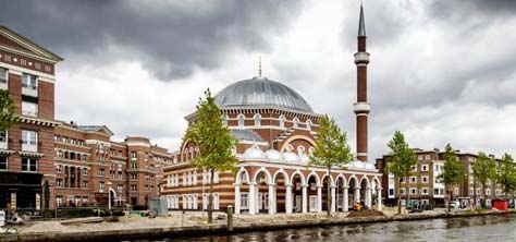 Video: Moskeeën sluiten deuren