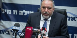 Lieberman: Hamas betaalt demonstranten